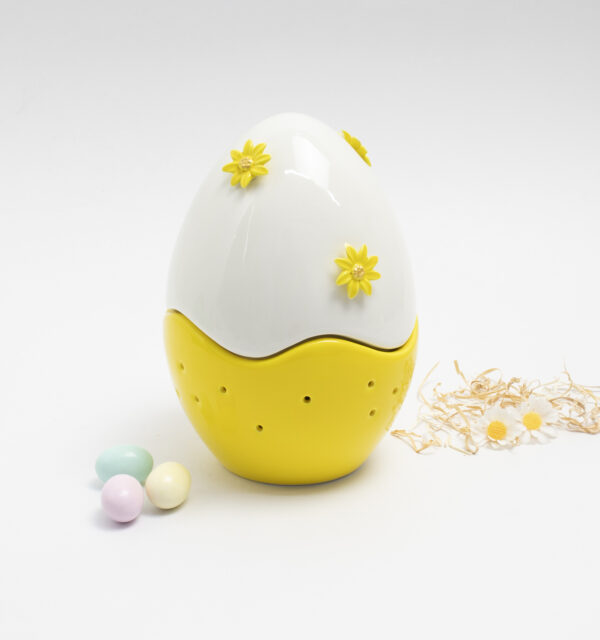 Huevos de Pascua con margaritas
